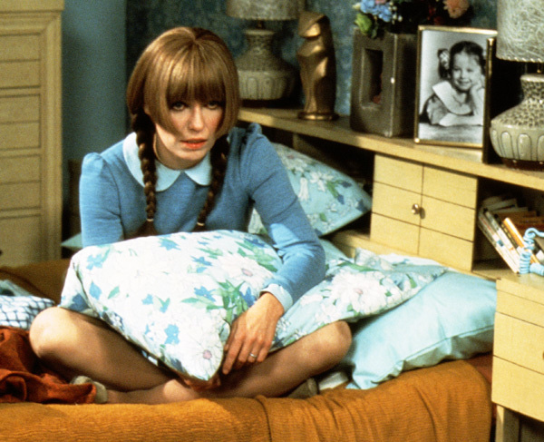Still from <em>Mary Hartman, Mary Hartman.</em> Louise Lasser (Mary Hartman). Copyright CPT Holdings, Inc. All Rights Reserved. (Sony Pictures Television International).