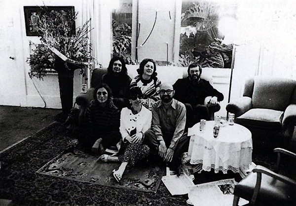  Rosamund Felsen (left) at <em>Al’s Grand Hotel</em> with Allen Ruppersberg, Elyse and Stanley Grinstein, Sidney Felsen and unidentified woman, 1971. Courtesy of Allen Ruppersberg and Margo Leavin Gallery.
