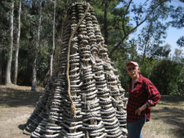 Lloyd Hamrol and his sculpture <em>Woven Cone</em> (1973) at California Institute of the Arts, Valencia, California on May 22, 2007. Photo by the author.