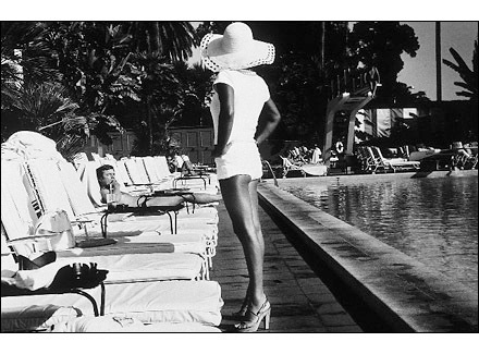 Anthony Friedkin, <em>Woman by the Pool</em>, 1975. Silver gelatin print, 16 x 20 in. Coutesy Stephen Cohen Gallery, Los Angeles.