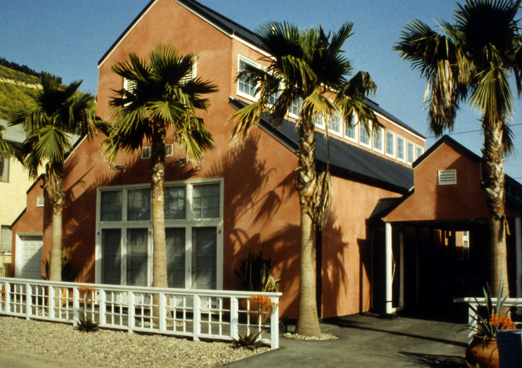 Roger Brown Residence, La Conchita, CA; architect Stanley Tigerman, 1988.