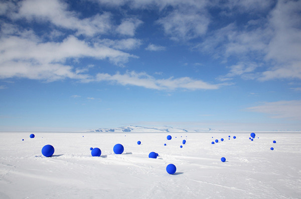 Lita Albuquerque, <i>Stellar Axis</i>, 2006, Antarctica, courtesy of the artist and Kohn Gallery